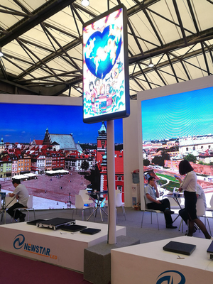 High Definition Super Brightness 4.8mm Outdoor Advertising LED Display Road Pole