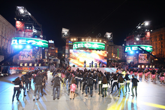 Esposizione di LED trasparente all'aperto della tenda dello schermo SMD dell'affitto P7.81 LED per il concerto